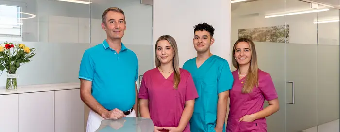 Dr. Dr. Christian Nakazi und Team